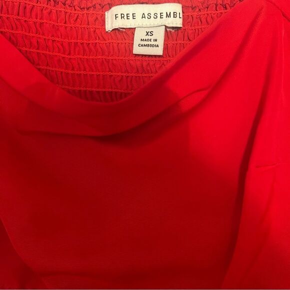 Free Assembly Scarlet Blouse - Picture 7 of 7